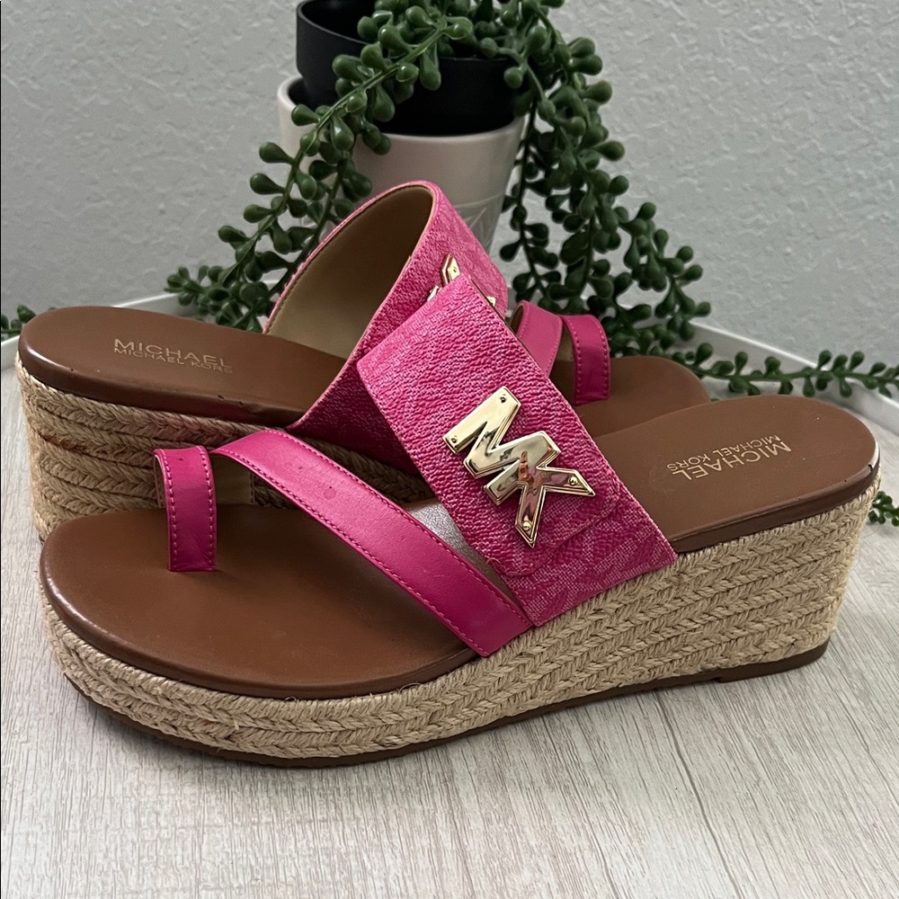 Michael Kors Pink Platform Toe-Ring Slide Sandals with Gold MK Accent - Picture 4 of 15